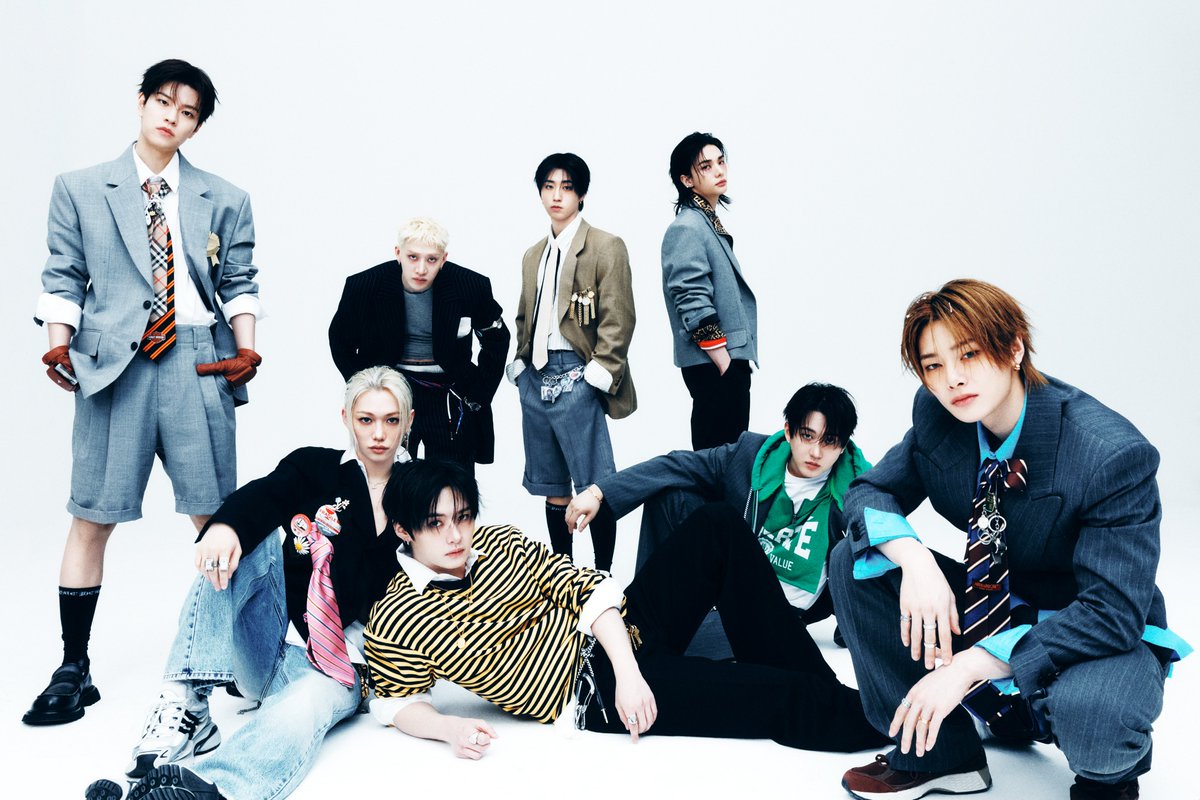 TOWER_KPop's tweet photo. Stray Kids Mini Album『THIS & THAT』
タワレコ限定施策決定✨

✔ラッキードローイベント
✔スペシャルフライヤー配布

さらに！下記特典付きCDも販売決定！
✔WITHMUU特典
✔SOUNDWAVE特典
✔MAKESTAR特典

詳細は下記ページをご確認ください👇
🔗https://t.co/z1rb4ga5FW

#StrayKids
#スキズ
#THIS_AND_THAT
@Stray_Kids_JP