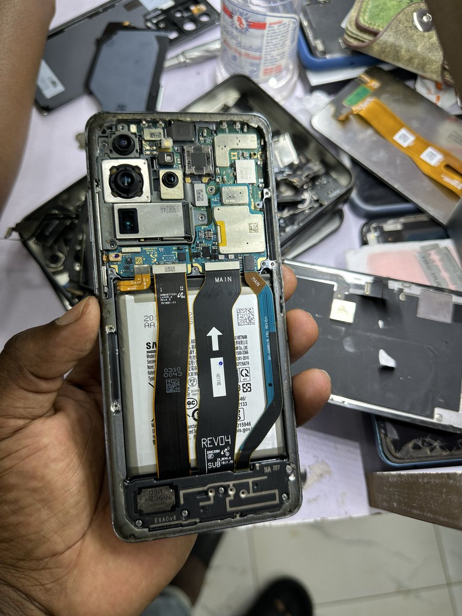 collinsubuga20's tweet photo. Galaxy S24, S23, S22 screen replacement while you wait⚡️
📍Wilson one building,WB-13 along Wilson street 
📞0706174116
#collinsTech #Aydın #LaCasaDeLosFamososMéxico4 #MissRD2026 #زنجیریں_توڑو_خان_کو_چھوڑو #Hayırlı https://t.co/2HH7SNCtHl