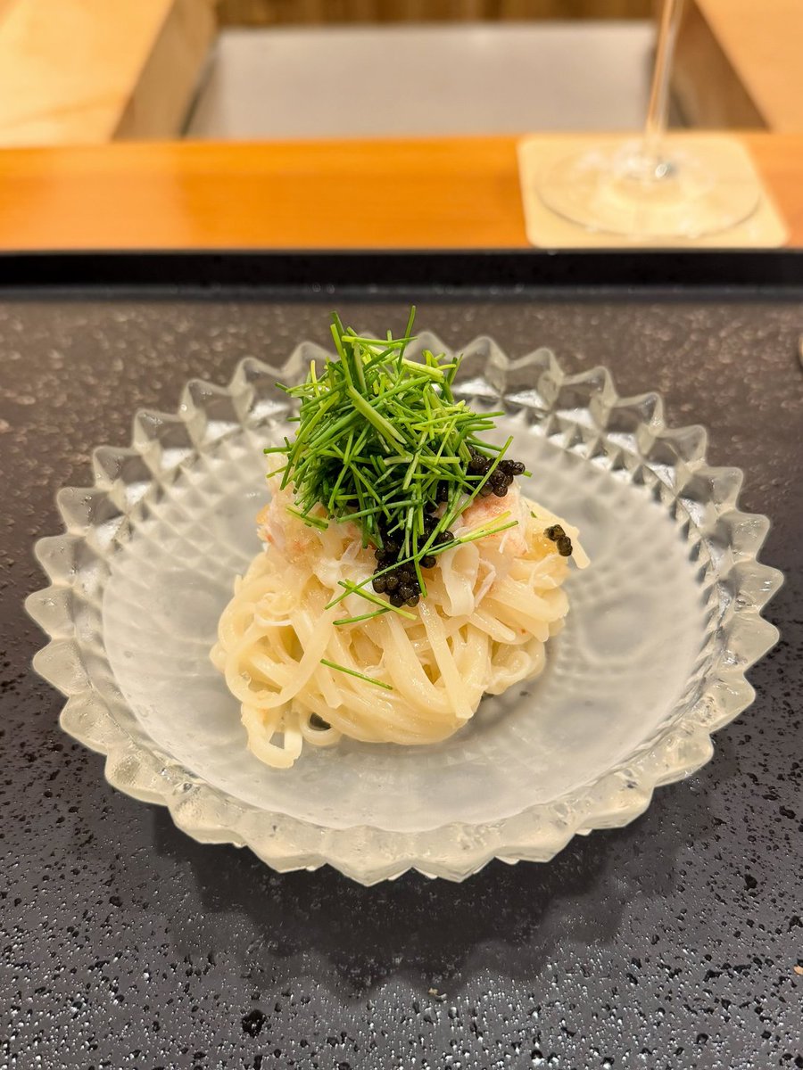 KT7156's tweet photo. ずっと行ってみたかった西麻布「大竹」へ🍽️
予約困難なのも納得の美味しさ。
でも…本当にお腹を空かせて行くのがおすすめ😂
一番感動したのは魚卵と蟹の和え麺🦀
つるっとした食感と絶妙な味付けで、思わずおかわりしたくなる美味しさ♡
牛肉も贅沢で大満足でした🥩
#西麻布グルメ #東京グルメ https://t.co/bFGaXubGND