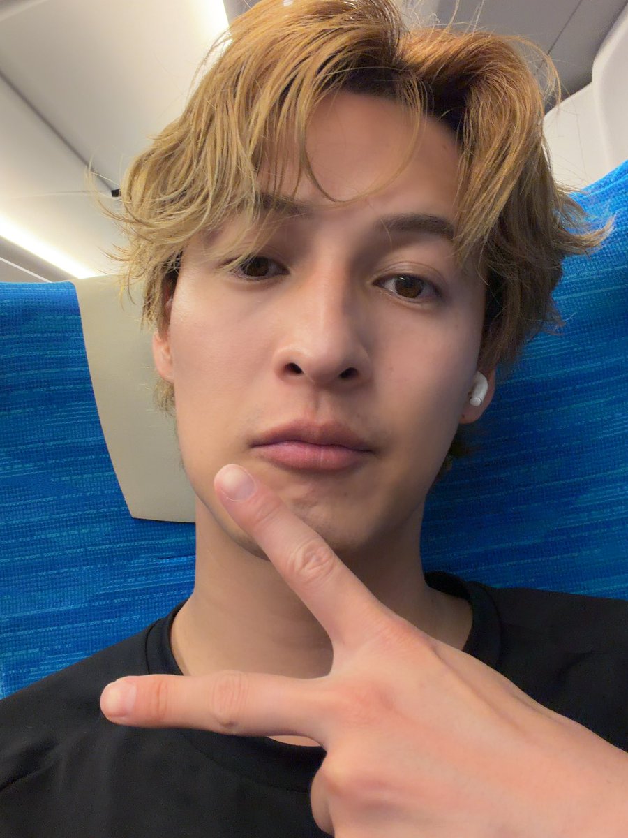 makoto_matsuri's tweet photo. ゆめタウン福山リリースイベントありがとうございました！

暑い中でのLIVEでしたがみんなが盛り上げてくれて、そのパワーをおかげで僕らも倒れずに無事に終わる事ができました✨

今決まってるのは2ndツアーで１0月１６日に岡山に来るのでみんなまたツアーで会おうね‼️
約束だよ🧡 https://t.co/pb4QPx9ZWT