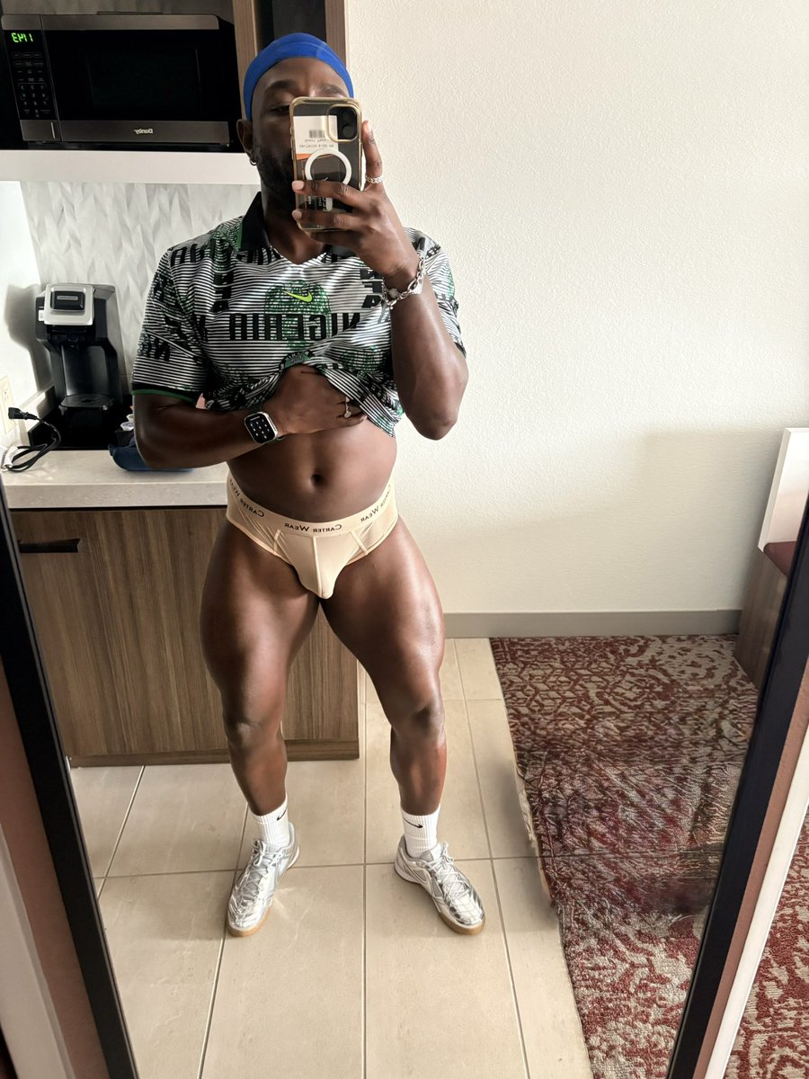 rhamsterr's tweet photo. 🦵🏾🦵🏾 https://t.co/5AISmLJtdK