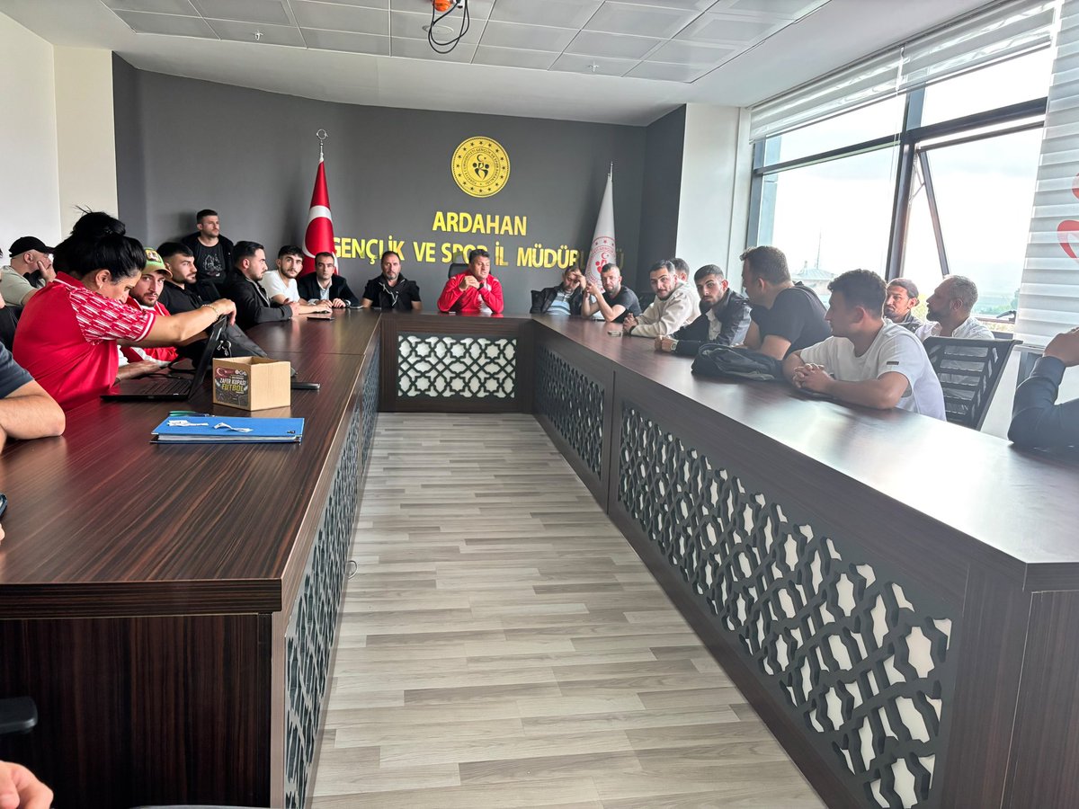 GSB_Ardahan's tweet photo. 🏆 Zafer Kupası Başlıyor!

30 Ağustos Zafer Bayramı etkinlikleri kapsamında, Gençlik ve Spor İl Müdürlüğümüz koordinesinde ve Ardahan ASKF iş birliğiyle düzenlenen 5. Geleneksel 30 Ağustos Zafer Kupası Futbol Turnuvasının teknik toplantısı ve fikstür çekimi gerçekleştirildi. https://t.co/EhCAaXgLhv