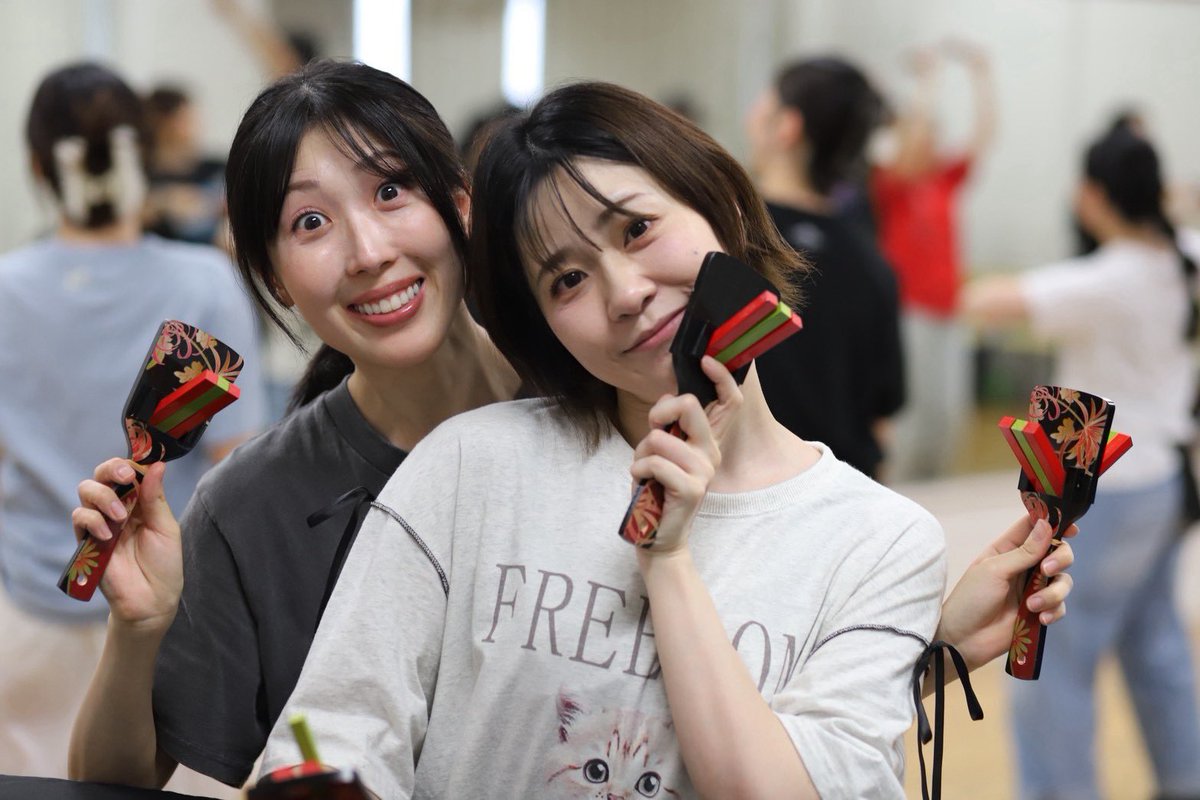 emillie08's tweet photo. #渡鳴る
みんな頭フル回転😳🔥
これは圧巻だろうなぁと🥹
やってて楽しいから観る人も絶対楽しんでもらえます☺️✨
頑張る��〜！
 
楽しい稽古場写真がたくさんあるのでちょこちょこアップしていきます🎵
はるさんかわいいらぶ♡

🪭ご予約はこちらから🪭
https://t.co/EqfsDNuH0L

#シタチノ https://t.co/AbIvDpNRs7