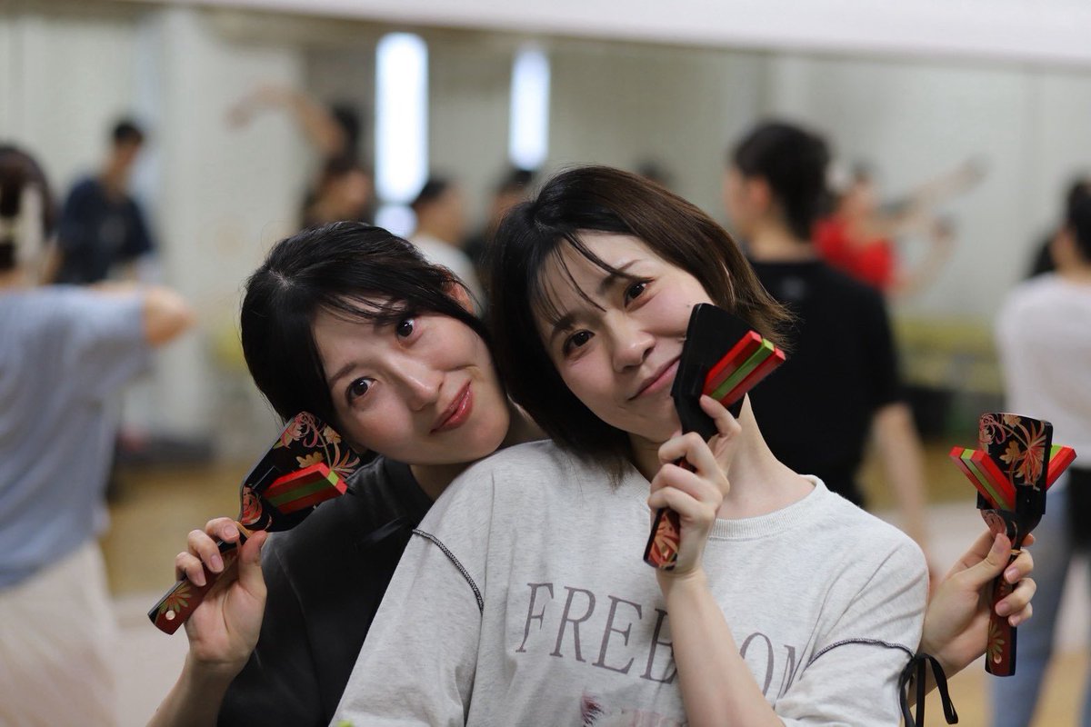 emillie08's tweet photo. #渡鳴る
みんな頭フル回転😳🔥
これは圧巻だろうなぁと🥹
やってて楽しいから観る人も絶対楽しんでもらえます☺️✨
頑張る��〜！
 
楽しい稽古場写真がたくさんあるのでちょこちょこアップしていきます🎵
はるさんかわいいらぶ♡

🪭ご予約はこちらから🪭
https://t.co/EqfsDNuH0L

#シタチノ https://t.co/AbIvDpNRs7