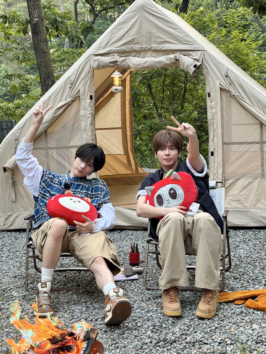 atfxl2's tweet photo. 우뿌깅들 또 주라,,🍎 https://t.co/0Q7oHuzuDV