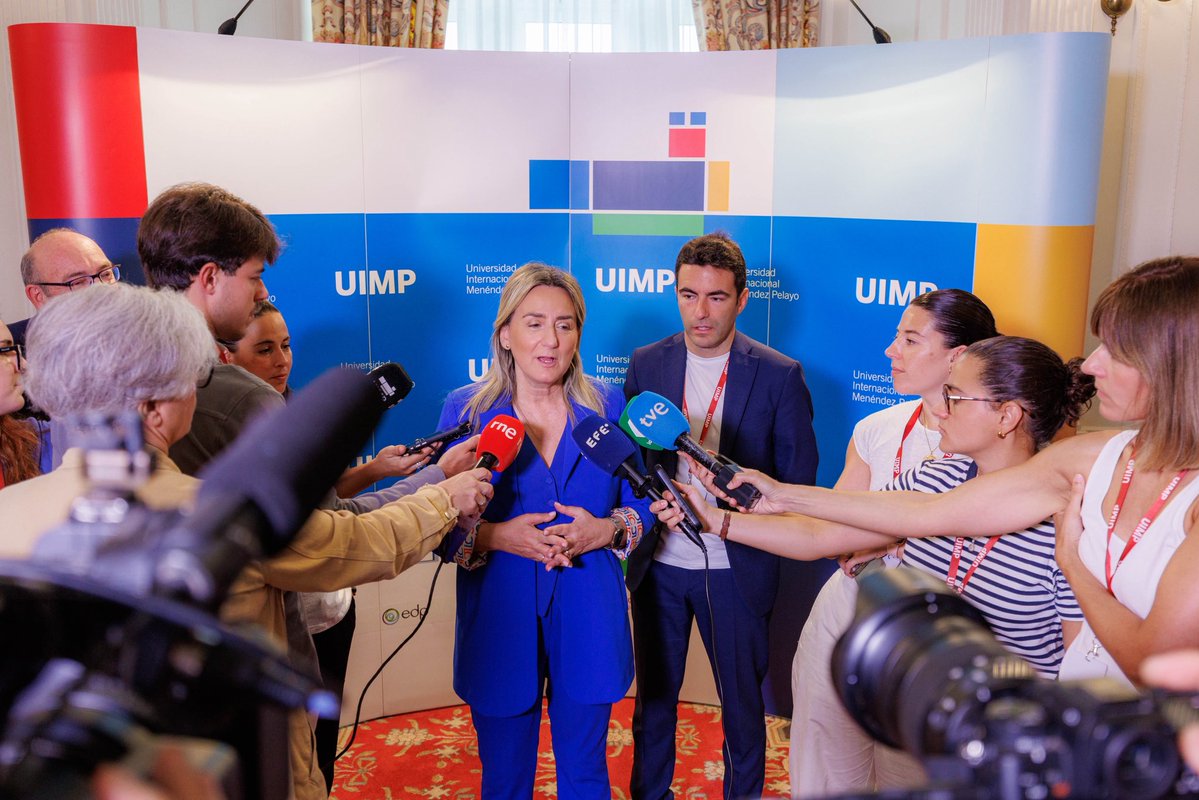 pedro_casares's tweet photo. Los retrocesos en derechos son evidentes allí donde han entrado a gobernar los negacionistas de extrema derecha. Hoy, en la @UIMP, con la ministra de @educaciongob, @milagrostolon, en la clausura del seminario 'Sexo, género y poder’ del Centro de Investigaciones Sociológicas. https://t.co/PVPfGnqPw1