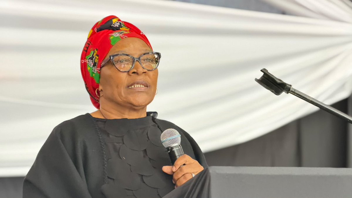 EFFEASTERNCAPE_'s tweet photo. ♦️IN PICTURES ♦️
The EFF National Chairperson, Commissar Nontando Nolutshungu gave the keynote address at the funeral of the late EFF Councillor in Nelson Mandela Metro Municipality, fighter Zanele Mali-a Sikawuti.
#RIPFighter https://t.co/ZTyG5FVQDG