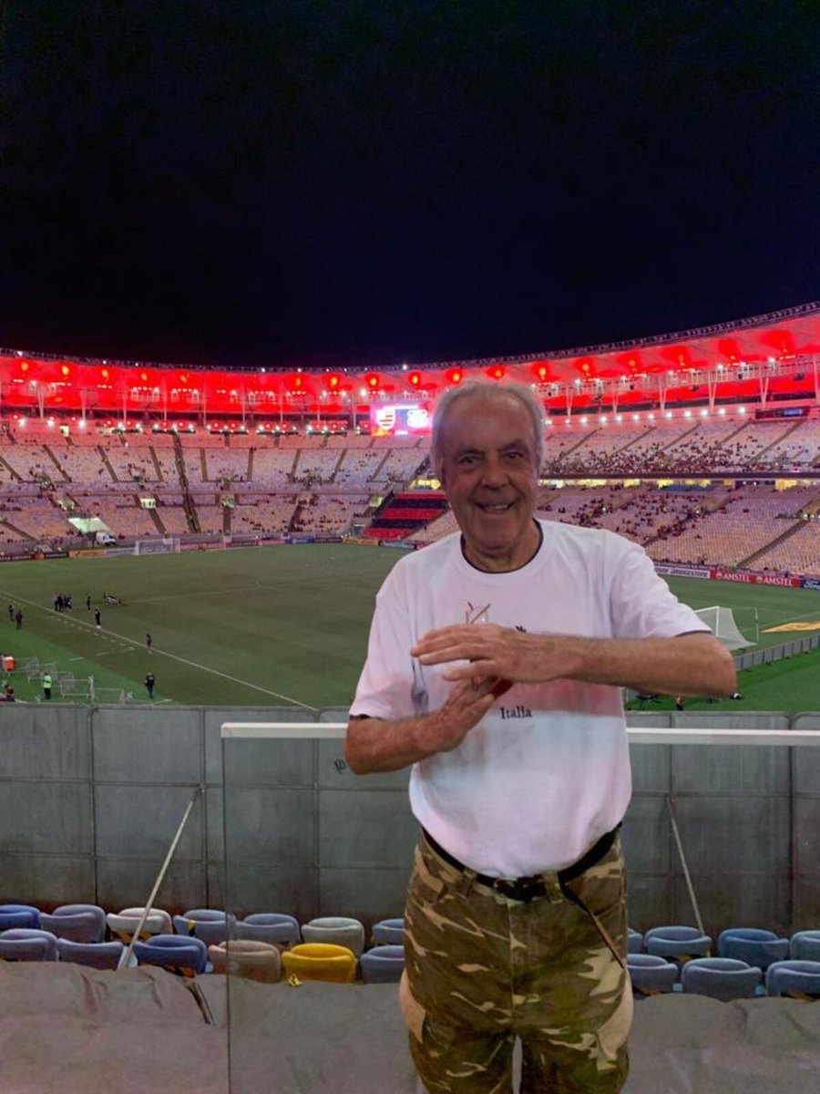 HGarcia_MundoD's tweet photo. Falleció Bernabé Muttoni, presidente de #Talleres en 1990-1991. Estaba en dura lucha contra el cáncer. Entre quimio y quimio acompañó a la T en el exterior. Fue a Perú y Brasil en Libertadores 22. Fue el de la bandera en Mundial 86. Lo velan en Carusso de JB Justo desde las 10. https://t.co/zJM0mLMO1L