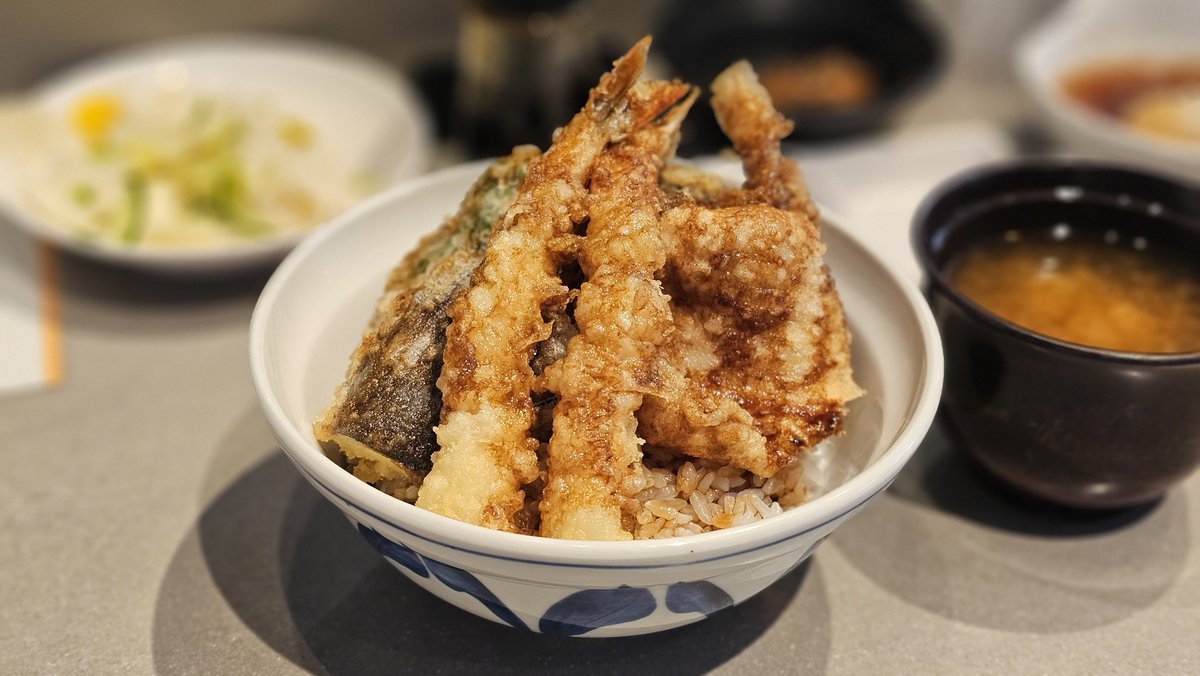 SlaterChae1's tweet photo. @konsenoah #紺瀬のあもっと食べろ

天丼、そして韓国で一番辛いトッポッキ。
トッポッキには海苔巻き揚げ、チーズ、餃子、おでんを追加しました https://t.co/wVQOqUVNMe