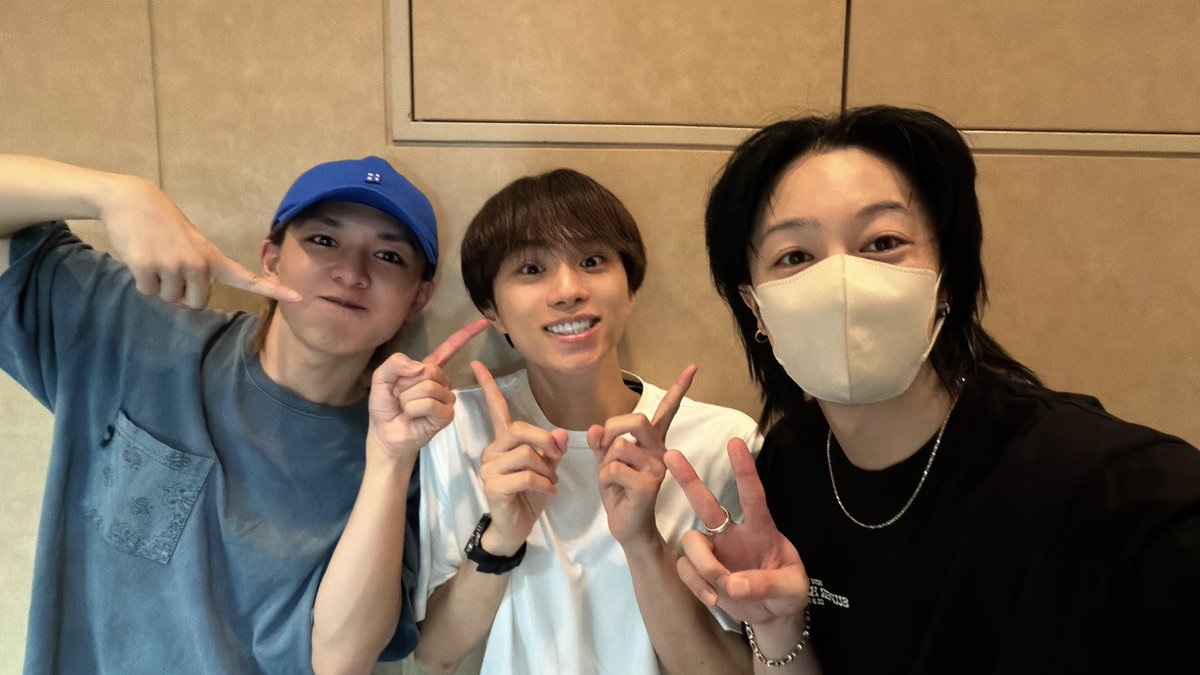macoto20580065's tweet photo. 7日目🪿

本日もご来場いただきありがとうございました☺︎✌︎

なんと本日は甲樹の18歳の誕生日🎂
素敵な公演になっていると嬉しいなあ！！

そして拓也が観に来てくれましたー🐮
ありがとう☺︎

明日は配信があります！！

よろしくお願いします😌

#忍ゲキ https://t.co/zIikoUXq4m