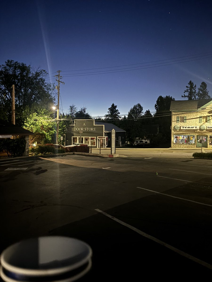 backhandur's tweet photo. Town like the backrooms #mollyworld https://t.co/ewVnGXp6LE