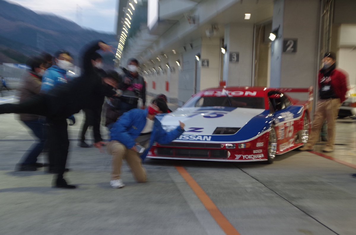 stealth877_v6's tweet photo. あの時のニスモフェスティバルは柵の中入ったり関係者駐車場に停めたりブレーキ買ったりホイール買ったりで謎の贅沢をしていた https://t.co/CoeeiZoOdp