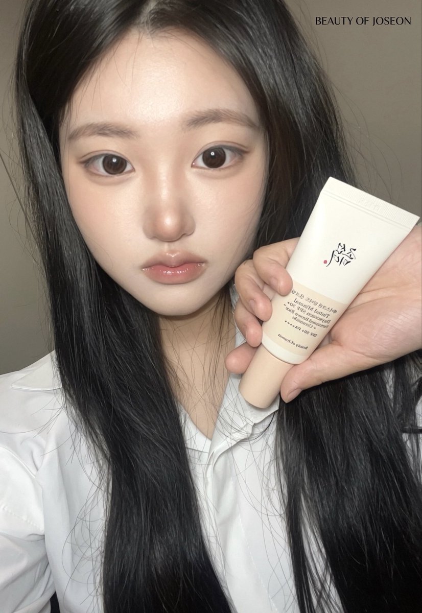 404eraesthetic's tweet photo. [광고] #RT이벤트 

#RT 추첨 3분께 조선미녀 데이스크린 틴티드 선크림을 드려요! (15C / 17N / 21W / 23N 택 1)

요즘같이 덥고 습한 날씨에 파운데이션 바르기 답답했던 분들은 바로 여깁니다!☀️

여러 번 덧바를 필요 없이, 파데보다 가볍고 선크림보다 완벽한 파데프리를 완성할 수 있어요..♡

모공 커버 효과 및 12시간 커버 지속력 임상까지 완료한 올 여름철에 딱 맞는 베이스✨
