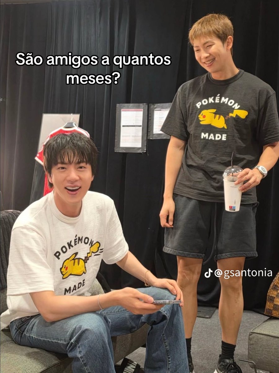 myyouth1's tweet photo. O Namjoon evoluiu tal qual um Pokémon, que amizade fofa https://t.co/Lx47Uf5yct