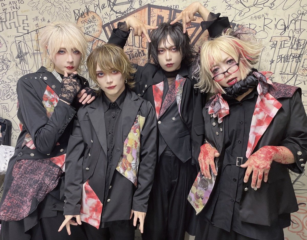 official_unite's tweet photo. ||◤　LIVE THX　◢||

UNiTE. 2026 SUMMER ONEMAN LIVE TOUR 「KICK THE SiXTEEN」

ツアー4日目！
金沢AZ
ありがとうございました！！
初の試み。横一列のステージでした。
明日もよろしくお願いします！

そしてMCで話した電脳ヒメカさんとの2マンは明日8/1から��ケット発売！

#ユナイト
#KT16 

------
本日の配信チケット
¥1,500(税込)https://t.co/6MYqE3iapU
※アーカイブ 8/7(金)23:59まで
------

▼ 次回のライブ▼
〓〓〓〓〓〓〓
UNiTE. 2026 SUMMER ONEMAN LIVE TOUR 
「KICK THE SiXTEEN」
〓〓〓〓〓〓〓

【会場】 金沢AZ〈2日目〉
【日程】 8月1日(土) 
【時間】 OPEN 16:30 / START 17:00
【衣装】 「selection」 MV衣装

【チケット】
・当日 ¥6,000(税込)
・配信 ¥1,500(税込) https://t.co/6MYqE3iapU

※18歳以下は無料チケットあり！
〓〓〓〓〓〓〓〓〓
------------
▪️ ユナイト × 電脳ヒメカ 2MAN LIVE
「ユナイヒメカ -大地獄-」
9/7(月) Spotify O-WEST
チケット8/1より発売https://t.co/DUYd2YMO9e
------------
▪️「KICK THE SiXTEEN」
〈ツアーファイナル〉
9/19(土)&9/20(日)五反田BLAZE
チケット発売中https://t.co/CaCghKkc1V
------------
▪️AUTUMN ONEMAN LIVE TOUR
「SPIRITUAL CRYSTAL」
チケット先行受付中
［FC 先行］https://t.co/6XkWQEKpMT
［オフィシャル先行］https://t.co/yotshdsTr5
------------
▪️EVENT TOUR 2026「SPEEDY WONDER」
w) ダウト / vistlip / 零[Hz] / XANVALA
チケット発売中https://t.co/DUYd2YMO9e
------------
▪️3rd Best Album「HOPES #3」
CD販売中https://t.co/XEzpNjPGoM
配信 https://t.co/zbGPjdwUNc
------------
〓〓〓〓〓〓〓〓〓