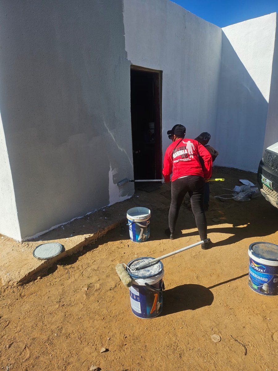 MmabathoPalms's tweet photo. 67 Minutes of Service, “it is in your hands to make a difference.”

This year Mmabatho Palms came together to serve a family whose house had burned down and left in ruins. For months they lived with no proper shelter, no light, and very little hope.
#MandelaDay  #Peermont https://t.co/MjXr249NpQ