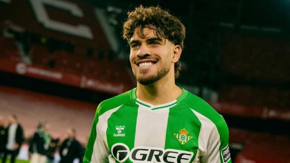 Joshuaakimmich6's tweet photo. Abde dice “no” a la Roma y su prioridad es seguir en el Betis. Salvo una oferta fuera de mercado, todo apunta a que continuará vistiendo de verdiblanco esta temporada. 💚🤍 #RealBetis #Abde #LaLiga #Fichajes https://t.co/IAUGLkadaZ