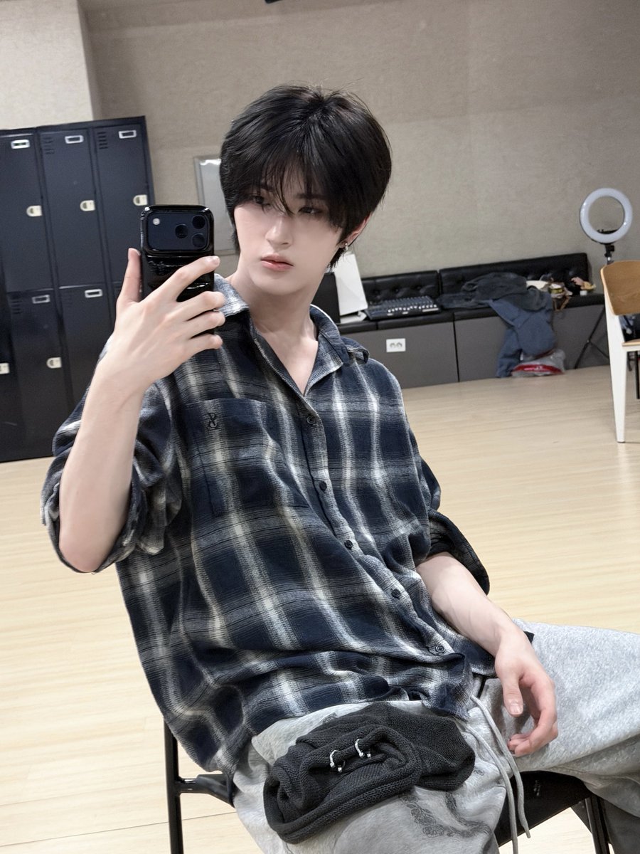 XODIAC_MEMBERS's tweet photo. [#리오] 

😛😛

#XODIAC #소디엑 #LEO #리오 https://t.co/EO1R9Ew13x