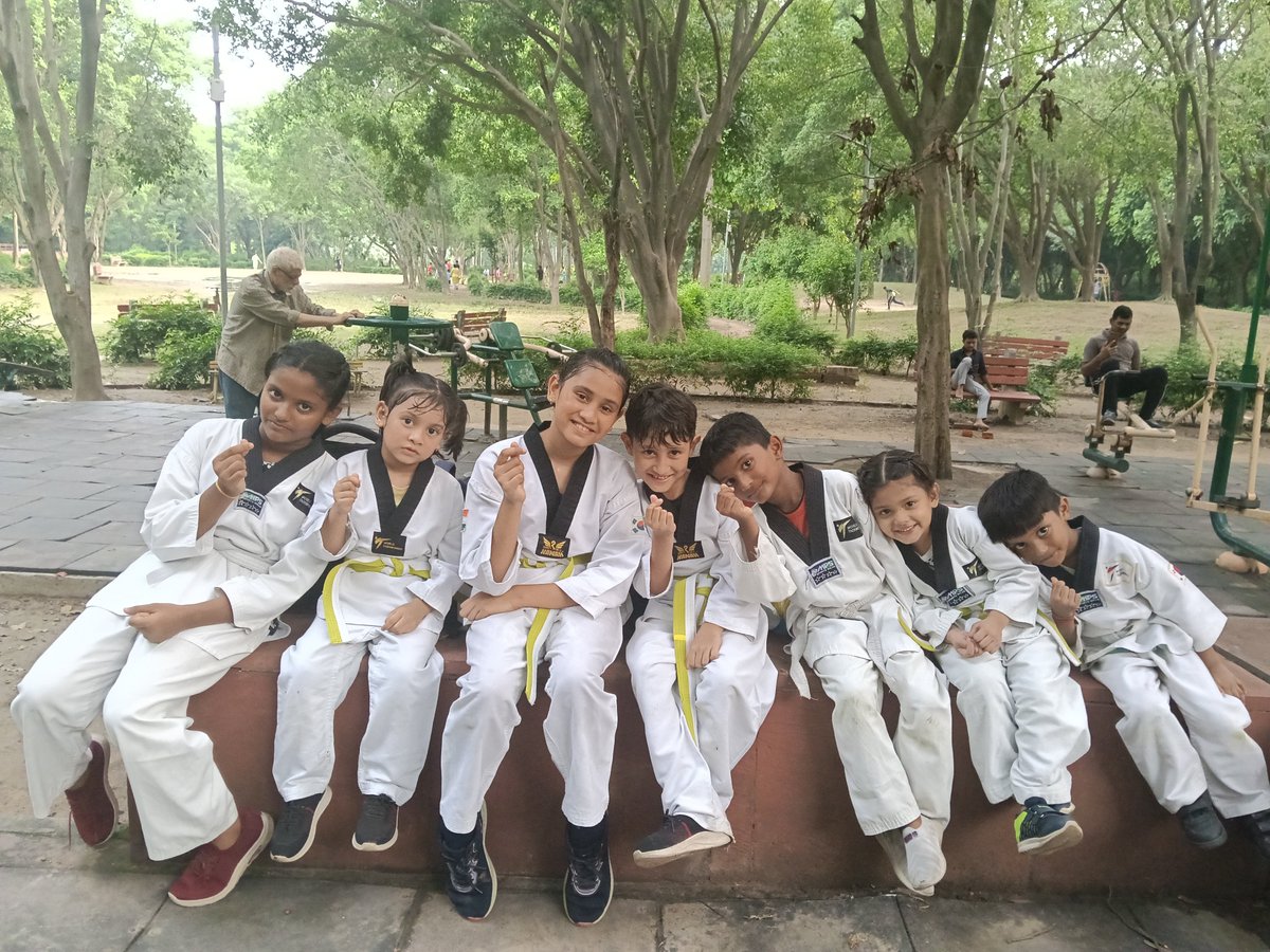 RekhaTuri's tweet photo. My student and I are going out to have a good time.#highlight #allstudents #taekwondo https://t.co/2Q4U4A2F26