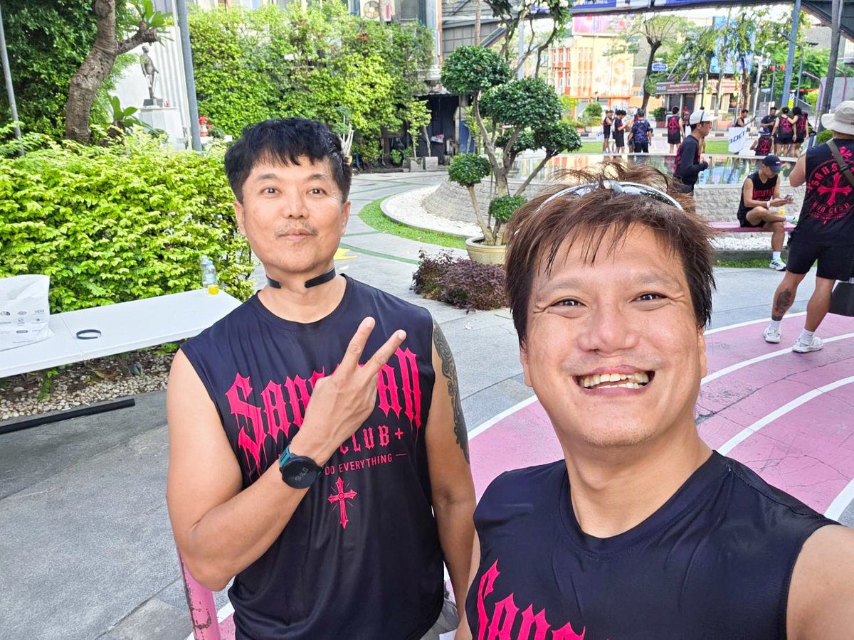 NinjaTooK's tweet photo. ⚡️ ลุงตุ๊ก และ ผองเพื่อน ที่กิจกรรม SANSATAN RUN CLUB No.2 🫶 ดีใจที่ได้เจอกันครับ 🥰 ep.3
#SRC2 #SansatanOrganizer #แสนสะท้านออร์แกไนเซอร์ #แสนสะท้านทำได้ทุกอย่าง #SST
#SansatanRunClub #แสนสะท้านรันคลับ #SSTrunclub #SRC #PIXMEทีมเดียวกัน #TeamCK https://t.co/ztf4hT3dES