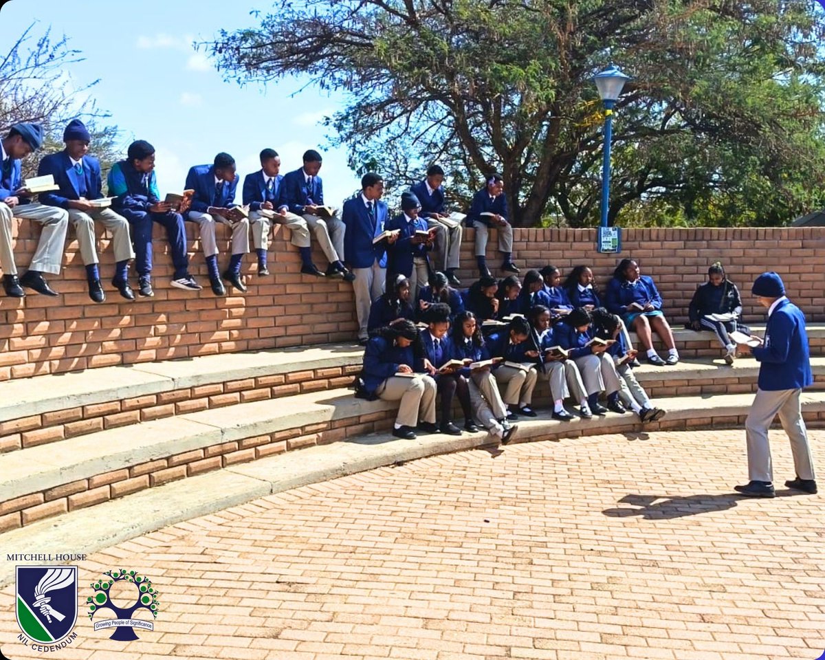 MitchellHouseT's tweet photo. Friday mood: Spud &amp; keeping the winter blues away!
Grade 8s took their reading session to the amphitheatre. Pages turned, curious faces appeared &amp; laughter echoed between the chapters. Perfect way to wrap up the week.

#MitchellHouse
#GrowingPeopleOfSignificance https://t.co/0WRYHuXmuU