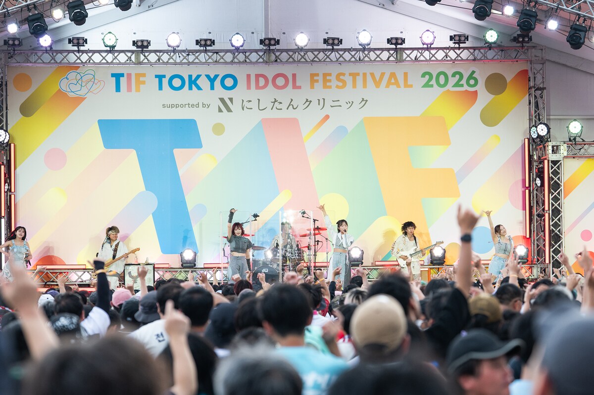 natalie_mu's tweet photo. ◤「TIF」ライブレポート（写真10枚）◢
PassCodeが「TIF」で示した10年分の軌跡
強靭なロックサウンドを叩きつけ再会を約束
https://t.co/0gKflifLdC

「今日やっと報われた気がする」

#TIF2026 #PassCode https://t.co/t9rXzjf1XS