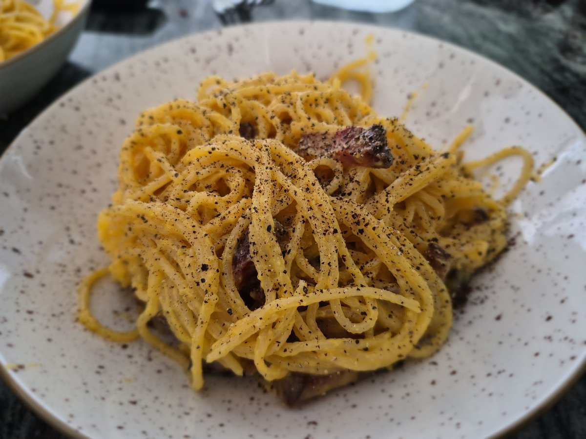Lunecta's tweet photo. Carbonara lista!!!

A comer!!! https://t.co/4BpvXa5C2J