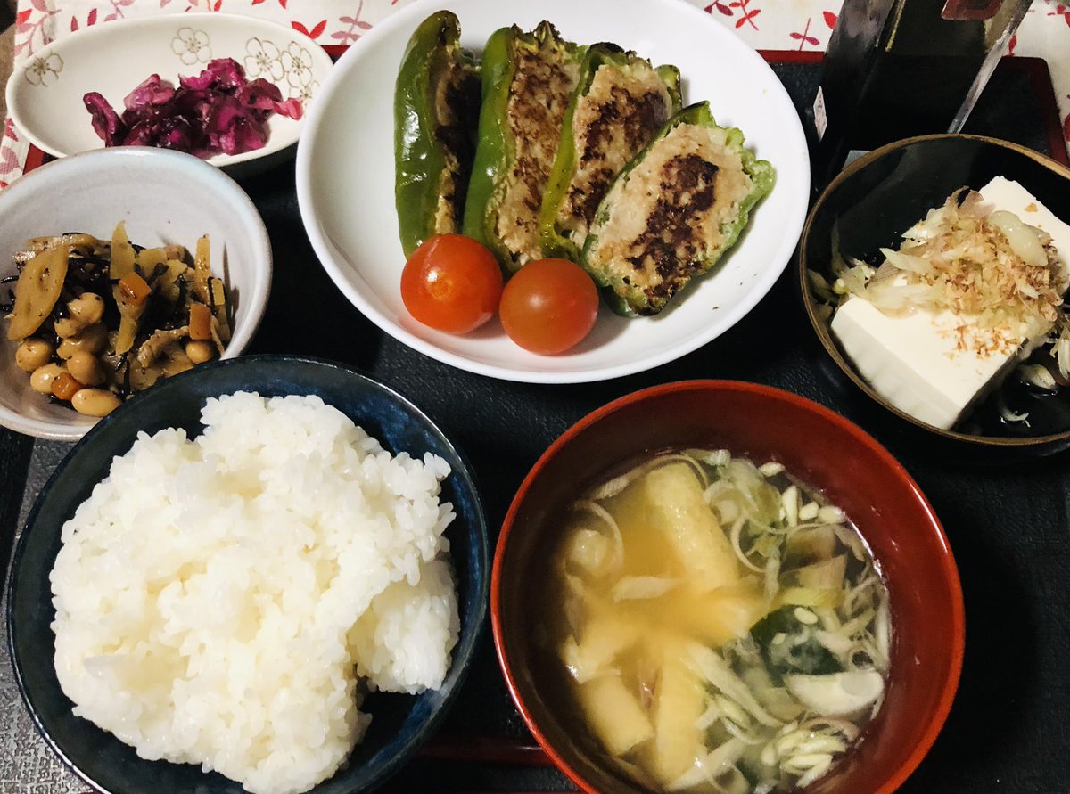 sousyu1028's tweet photo. #晩ごはん
ごはんと味噌汁
ピーマンの肉詰め
冷奴
五目豆
柴漬け
ピー肉も五目豆も美味しくできました☺️
#料理記録 #Twitter家庭料理部 #料理好きと繋がりたい #おうちごはん https://t.co/b37NONx4aX