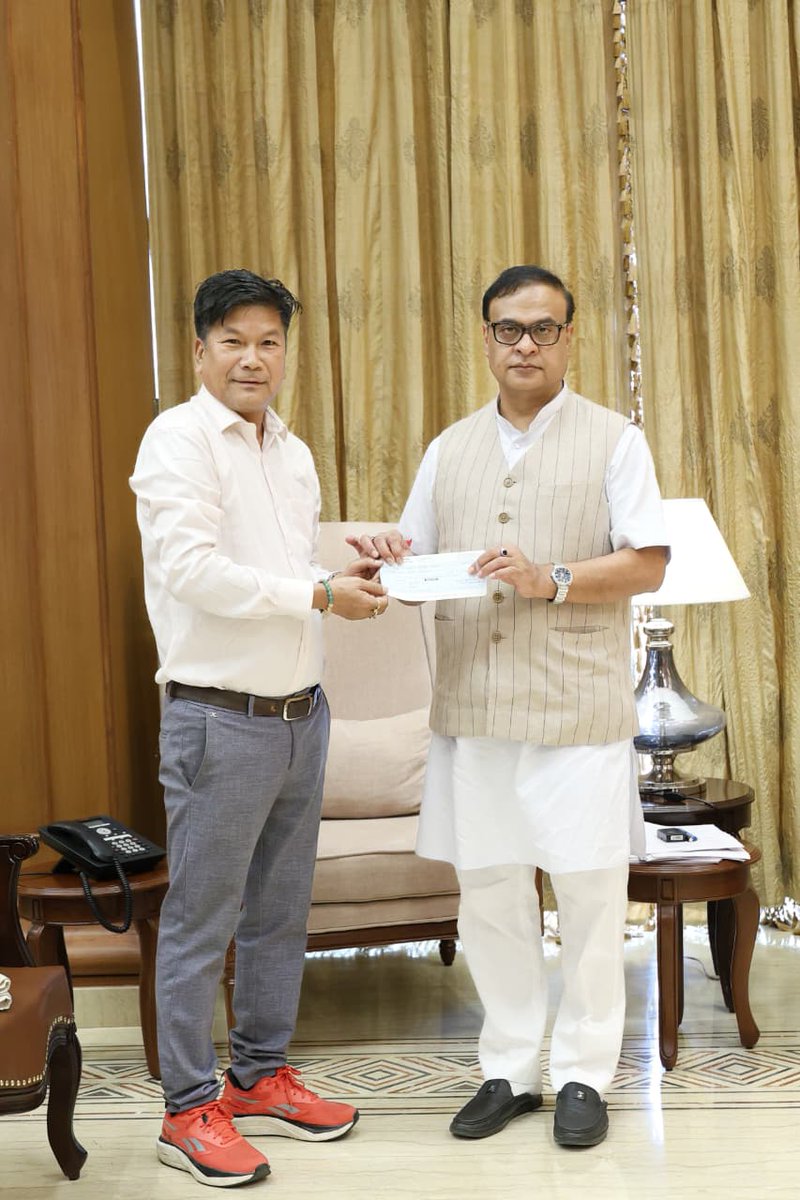 CMOfficeAssam's tweet photo. Chief Minister's Relief Fund continues to receive contributions in support of flood-affected families :

✅Abdul Kuddus : ₹20 lakh
✅ Shri Kishore Das : ₹1 lakh
✅ Dr Paulam Chand : ₹1 lakh
✅ Shri Bijit Gwra Narzary (Deputy Chief, BTC) : ₹1 lakh
✅Shri R. C. Barman : ₹1 lakh
✅Riddhi Infracon : ₹1 lakh
✅ Shri Abichandra Pathak : ₹21,000

HCM Dr @himantabiswa expressed his gratitude to the contributors for their generous support.