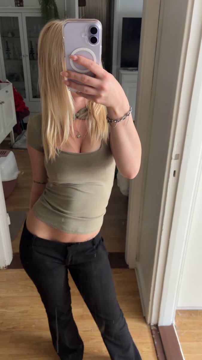 VildaMatildass's tweet photo. Jag vet att du vill se mer😝😝 https://t.co/AKNzkTUw1K