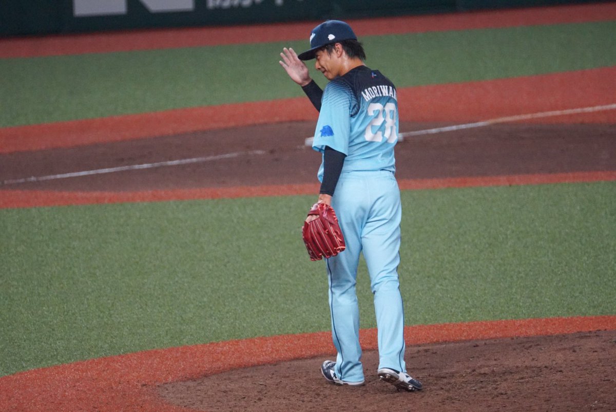 869_586 tweet picture