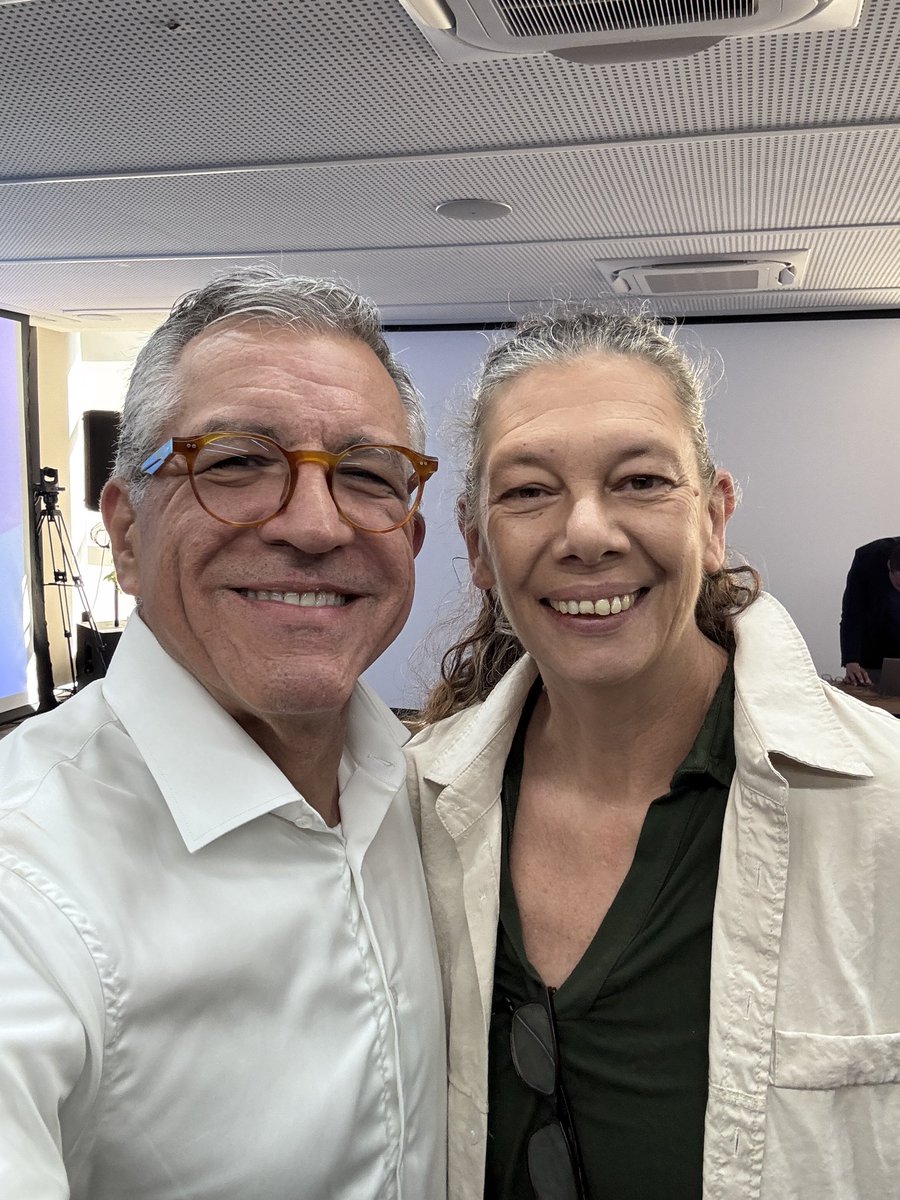 padilhando's tweet photo. Olá volleyfans! Confesso que ficou todo trêmulo e emocionado toda vez que encontro esta gigante que inspirou e inspira tantas gerações ! Gigante Ana Moser!! https://t.co/aXQWReDs9N