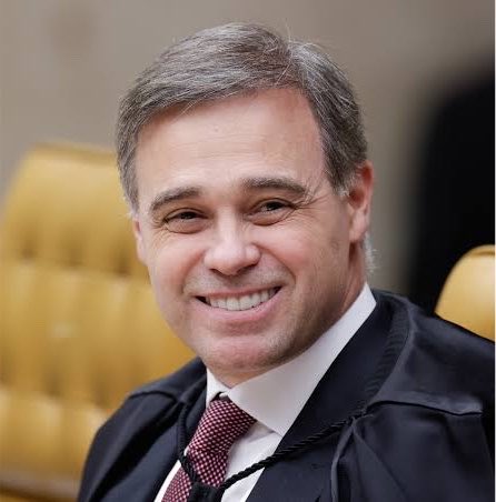 NewsLiberdade's tweet photo. 🚨URGENTE - PF tentou driblar Mendonça no caso Lulinha

Corporação enviou caso à Presidência do STF para sortear um relator, em vez de enviar ao responsável pelo caso INSS, mas, por ironia, Mendonça acabou sorteado https://t.co/P4nQsA4J1m