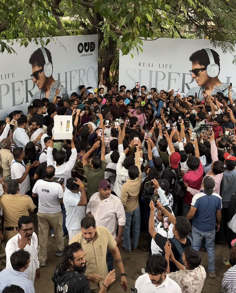 SonuSood's tweet photo. There was a time when I came from Punjab with nothing but dreams, and birthdays passed quietly. Today, your love from every corner of the country humbles me beyond words..thank you for making me feel so blessed. 🙏❤️ https://t.co/psxZKeFNlz