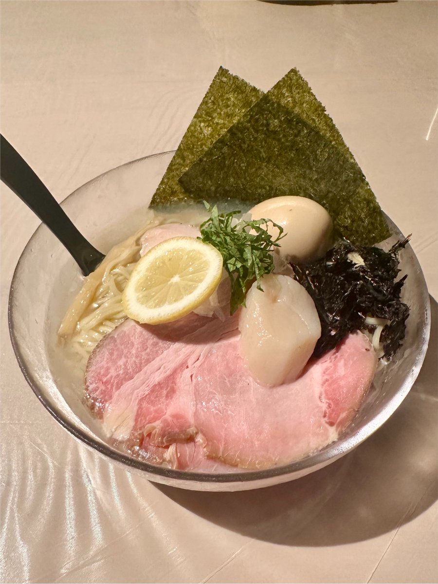 ramencom_'s tweet photo. 【旬菜麺屋 雅流】@水戸市
☑︎特製冷やし「純帆立」

水戸の推し麺🍜
今年初の雅流の冷やし🥢

スープは帆立の旨みがぎゅっと凝縮。
ひんやり濃厚で後味スッキリ！
麺もトッピングも主役級で贅沢な一杯🍜

いつも魚介食べてるから
次は魚介以外のメニューも挑戦してみよ〜
#茨城ラーメン https://t.co/Ox6HBQcz73