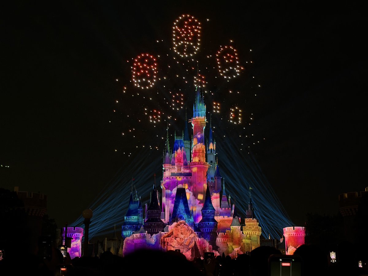 MRC_disney9008's tweet photo. リーチフォーザスターズ
ドローン飛びました！！！感動😭😭😭😭 https://t.co/xPxIciMchp