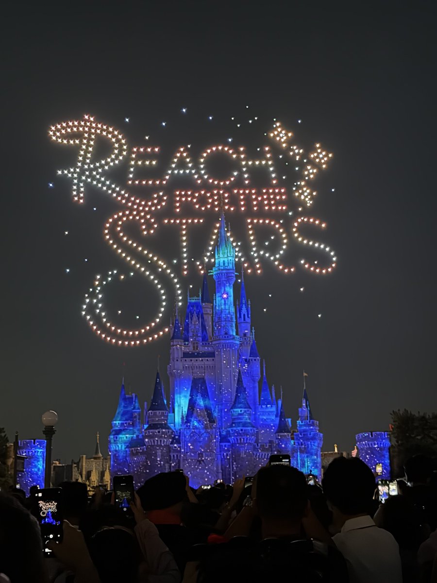 MRC_disney9008's tweet photo. リーチフォーザスターズ
ドローン飛びました！！！感動😭😭😭😭 https://t.co/xPxIciMchp