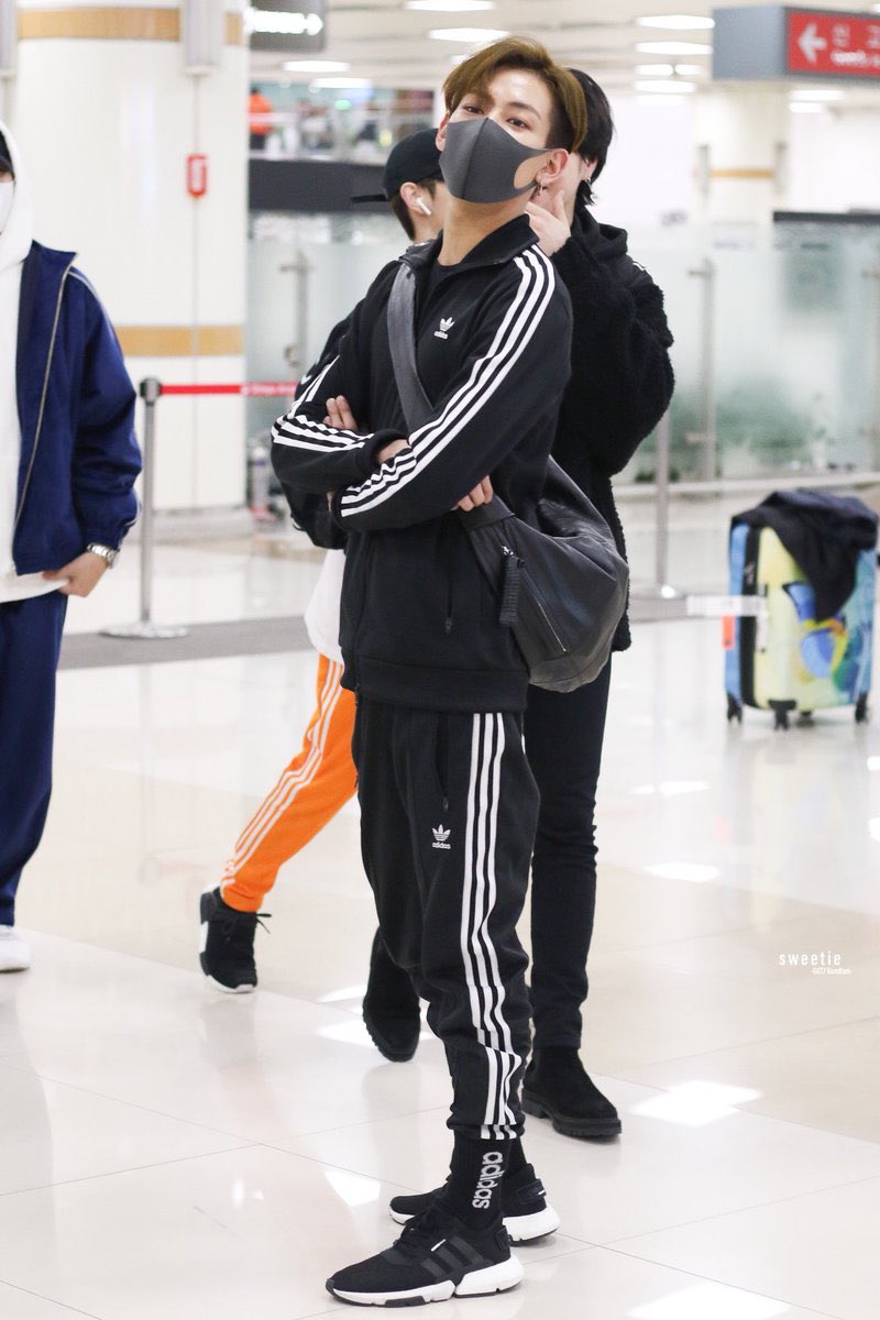 mbb_cc's tweet photo. พี่จะเอาสีอะไรล่ะใส่ได้หมดทุกสีครับ ย้อนวันวานยุคลัลลาบายมากกก 

#AdidasxBamBam 
#adidasOriginals #adidas 
#adidasThailand @adidas 
#BamBam #뱀뱀 @BamBam1A https://t.co/hQHAFEwl8N
