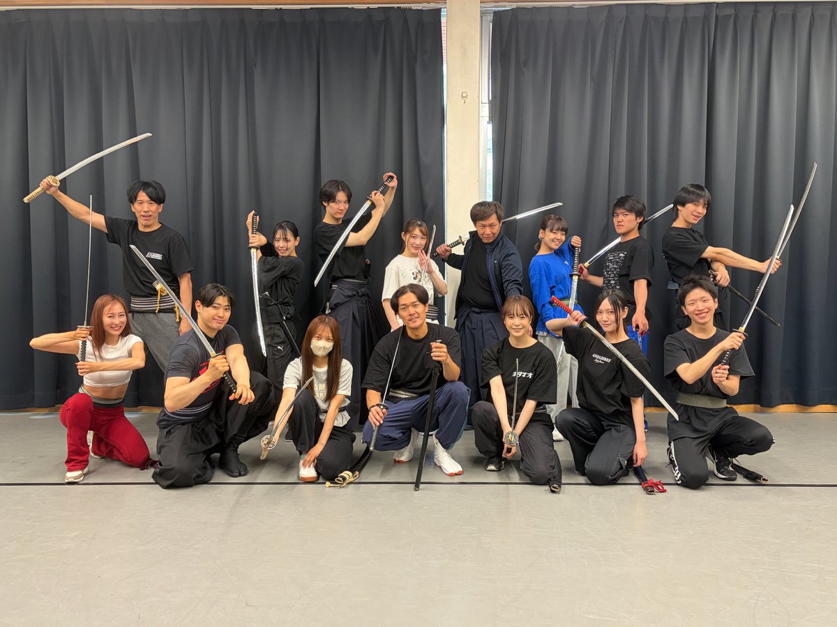 30dxOrekata2026's tweet photo. 📅稽古場通信📸

本格的なお稽古の前にアクション基礎⚔️

30-DELUX『オレノカタワレ〜紅蓮の章〜』
🌐https://t.co/AFsq6biffz

#横山真史 #三田麻央 #伊東愛 #湯本亜美 #眞鍋杏樹 #石井鈴音 #岩田直樹 #川島大輝 #森田凱斗 #長瀬友起 #原田百嘉 #大谷翔吾 #谷口敏也 #清水順二

#オレカタ紅蓮 https://t.co/ko1ZxhKrJx