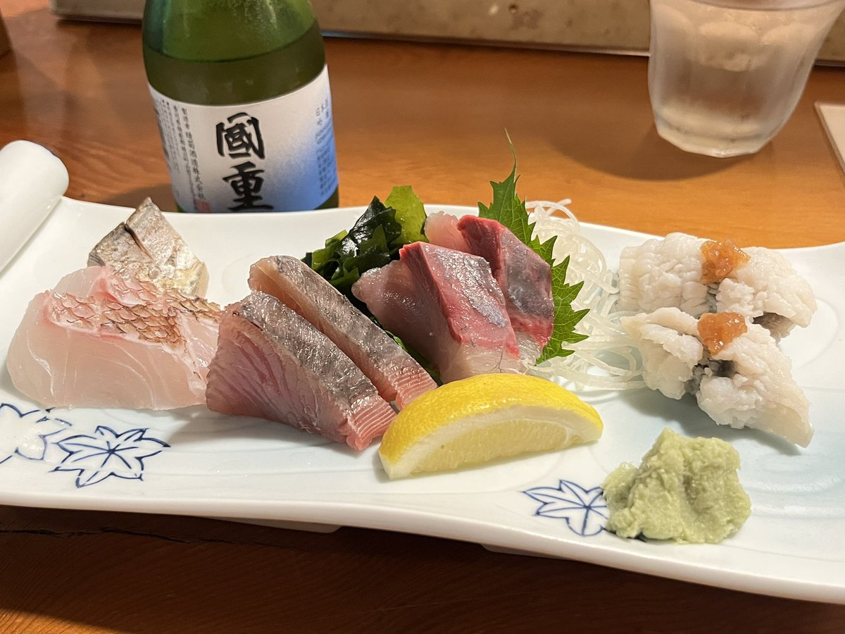 iitabisitaina's tweet photo. #7月を写真４枚で振り返る 
今月は忙しかった…
土曜日は仕事するか高知に行くかのどっちかだった。
出張や貴重な休みで美味いものと美味い酒を飲めたを楽しめたので良かった🍶 https://t.co/RJ4VGyq6uj