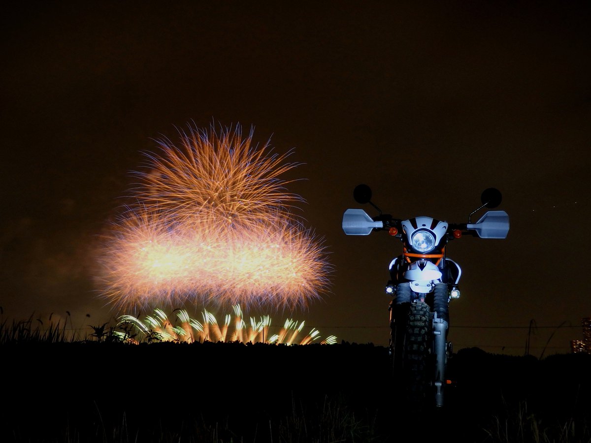 2Serow's tweet photo. Fireworks https://t.co/SpQCpnLWuI