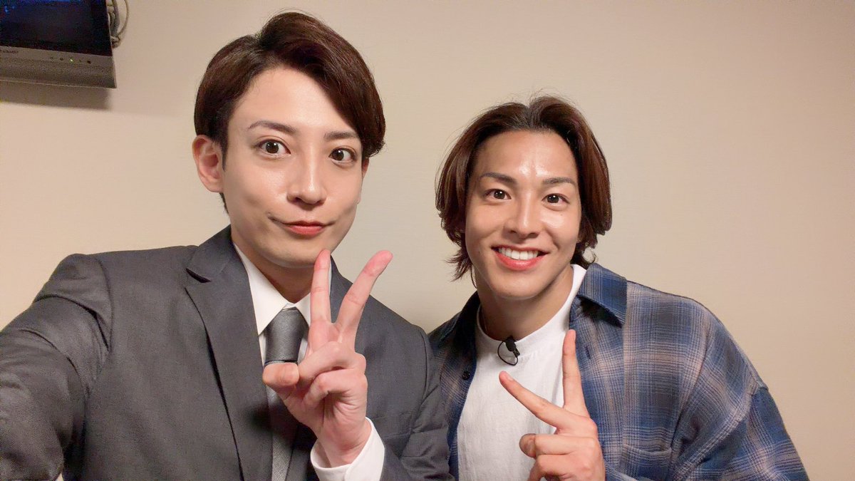 chanjin0116's tweet photo. 『夢から醒めない夢を見よ。』

色々な思い、様々な事情がある中
劇場にお越し下さりありがとう御座います

そして
来られなかったという方もいらっしゃると思います

そんな中で
板の上での僕達の表現が
誰かの夢に繋がればとの思いで一杯でした

京の章ぶりのRIKU君と
親友役でした🤝

いつかまた🥂 https://t.co/WVSTsYZIzy