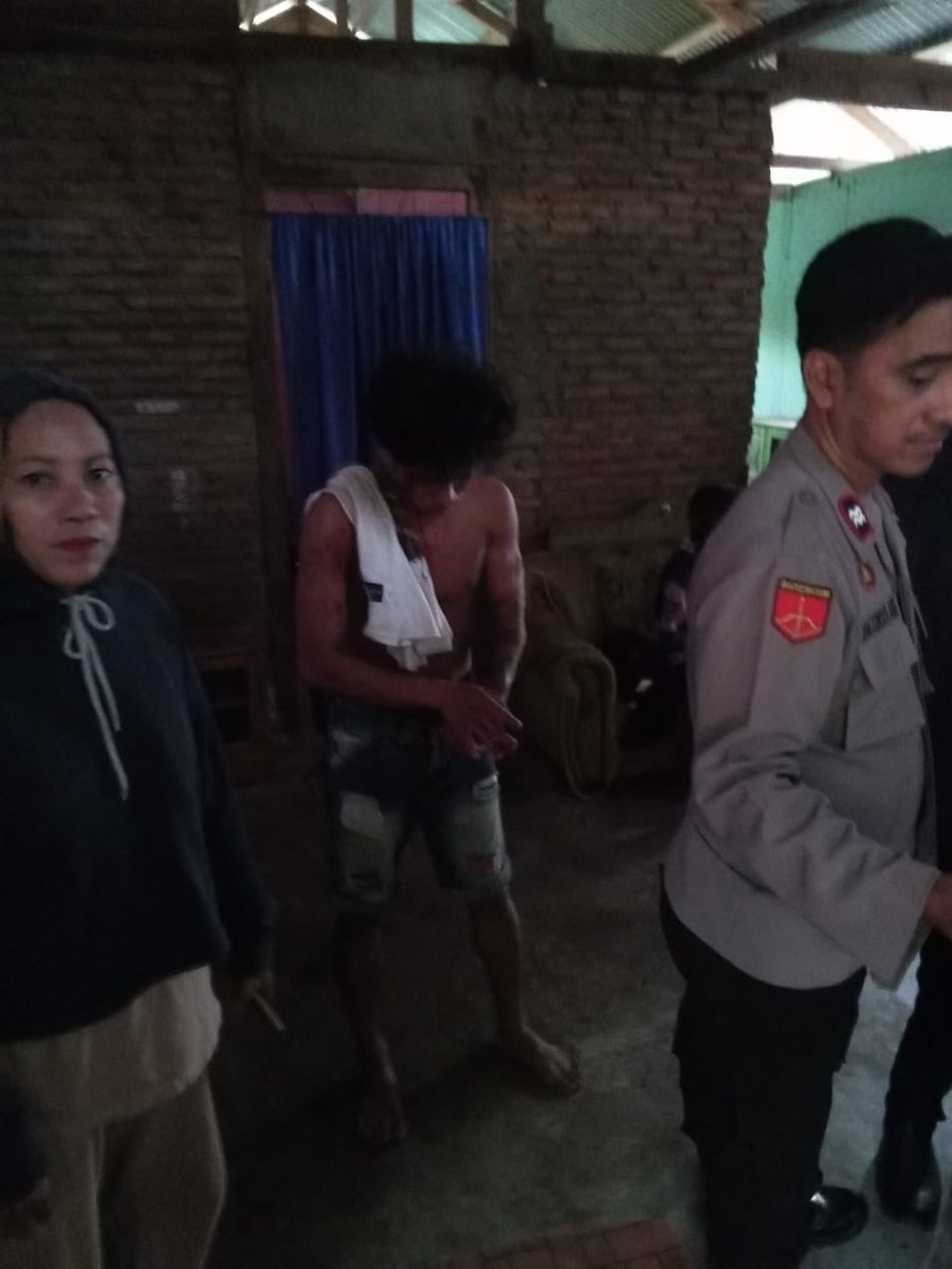 Polresbolmut_'s tweet photo. Respon Cepat Layanan 110,Personil Polsek Bintauna  Polres Bolmong Utara Turun TKP Menindaklanjuti laporan masyarakat melalui layanan 110 terkait adanya keributan menggunakan sajam Di desa Kuhangan, Kecamatan Bintauna, personil polsek Bintauna  segera mendatangi Tempat Kejadian https://t.co/bobFRem2oX