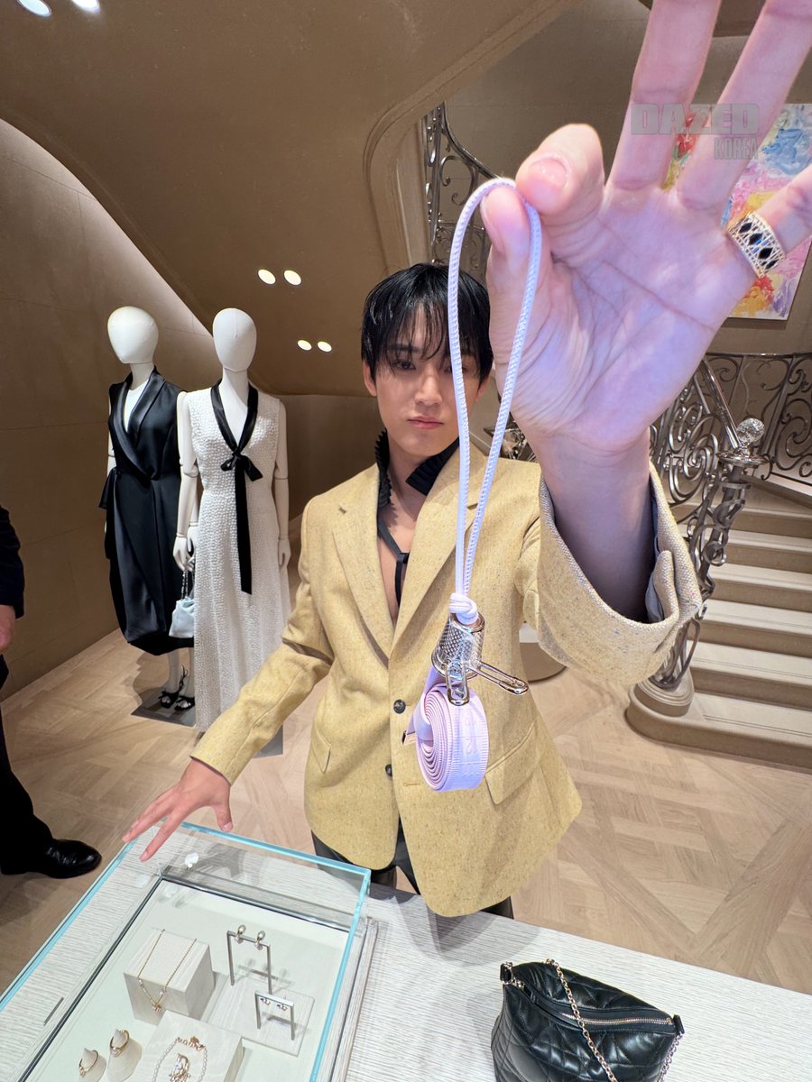 gyumedia's tweet photo. MINGYU AT THE DIOR SHINSEGAE BOUTIQUE OPENING #민규 (via dazedkorea)
🔗 https://t.co/IcmEhOxXev

#MINGYUxDior
@Dior @pledis_17 https://t.co/x1Yxtw8eiu