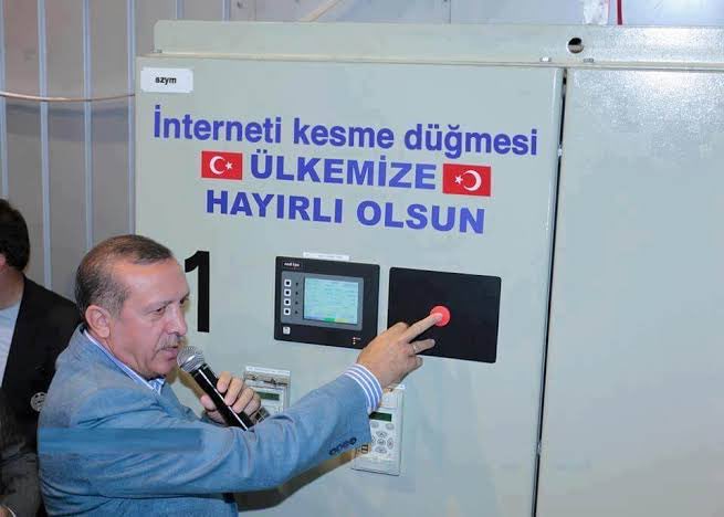 magicejx's tweet photo. @caddebogasi bu düğmeye mi bastın yoksa https://t.co/ROE3Z1KebG