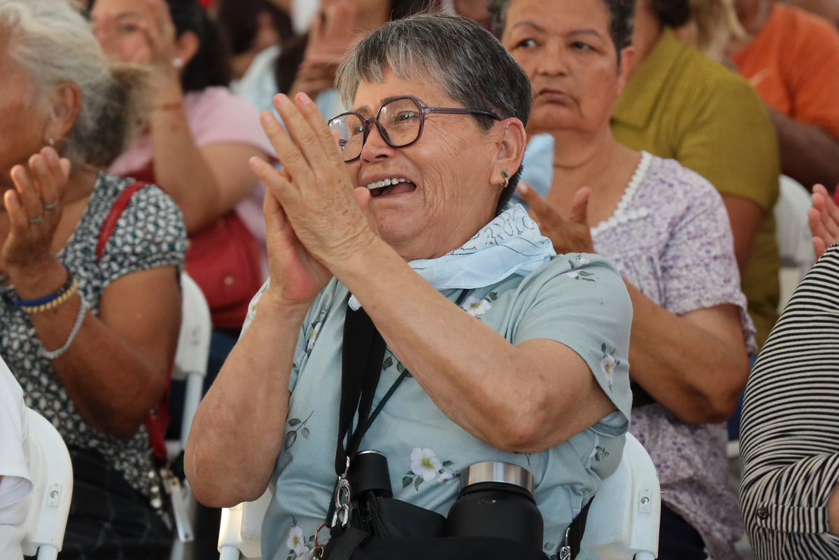 AndreaChavezTre's tweet photo. Las mejores asambleas no son las que tienen más discursos, sino las que nos dejan con más tareas.

Gracias a las familias de Zaragoza por recordarnos que la política solo tiene sentido y se convierte en virtud, cuando se pone al servicio del pueblo. 

¡No les voy a fallar! https://t.co/S48drXKE2h