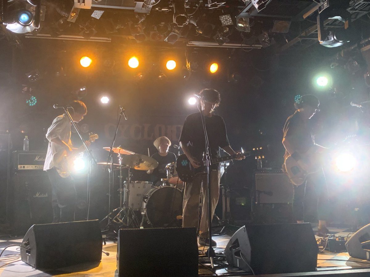 no1bu1no2bu2glf's tweet photo. 今晩はこちら!asiroのライブに渋谷へ行って来たー🤘😁
本当に最高のライブでした😁
一曲目から涙ちょちょぎれたー😭感動です👍
#asiro #NewAlbum #LightOnDarkness https://t.co/dsWCaU7Eej