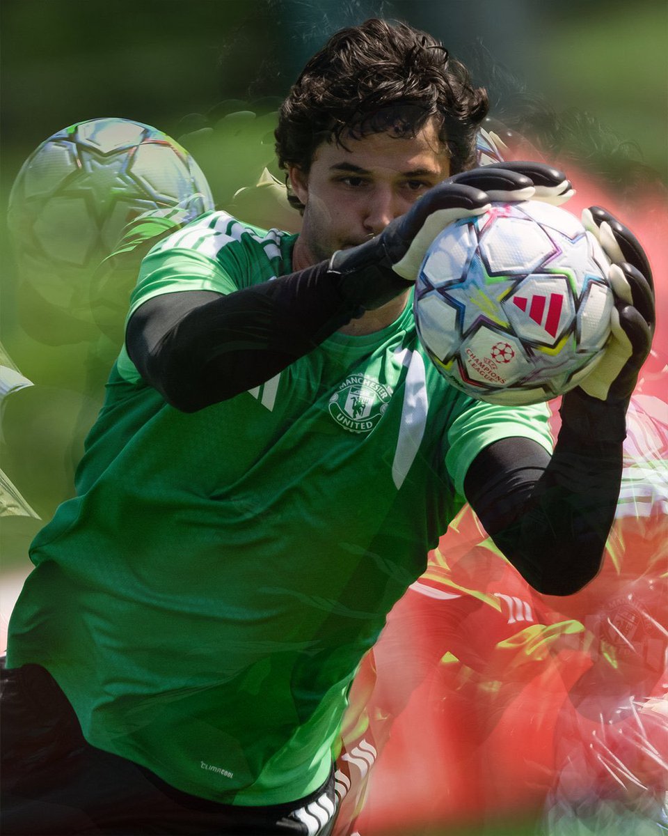 _realUTD's tweet photo. Senne 🧤🧤 https://t.co/yddUYxwNHE