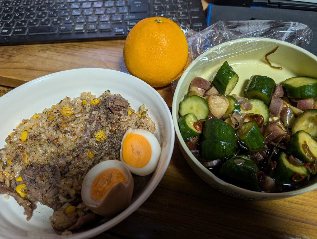 foo1179's tweet photo. 今日の夕食は…
ペッパーランチ風
＃ペッパーライス
＃きゅうりと茗荷の漬物
#オレンジ https://t.co/U9zCnkLOKY