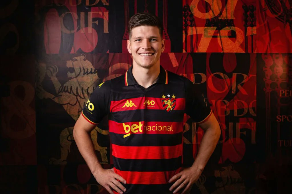 cazedosport's tweet photo. 🚨🔴⚫ Perotti não sinaliza renovação com o Sport

Artilheiro da equipe na temporada, Perotti segue com futuro indefinido. Aacante já pode assinar um pré-contrato com outro clube e, até o momento, não sinalizou interesse em renovar seu vínculo. https://t.co/cvZkf27dYs